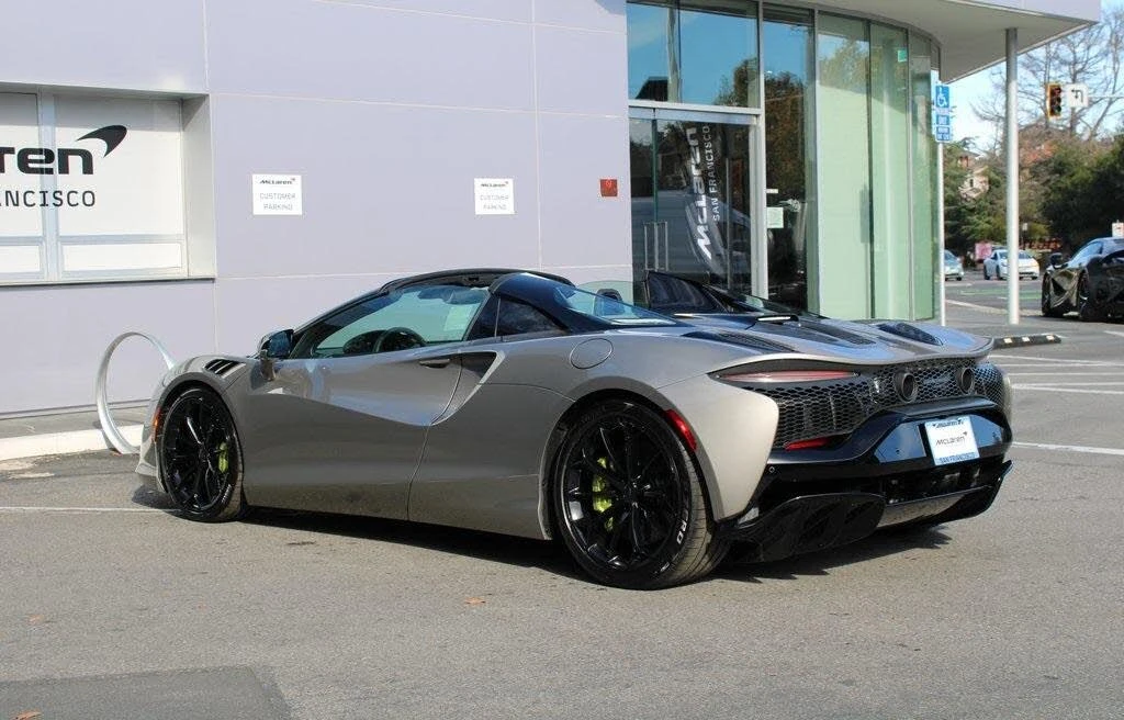2026 McLaren Artura - Image 20 of 31