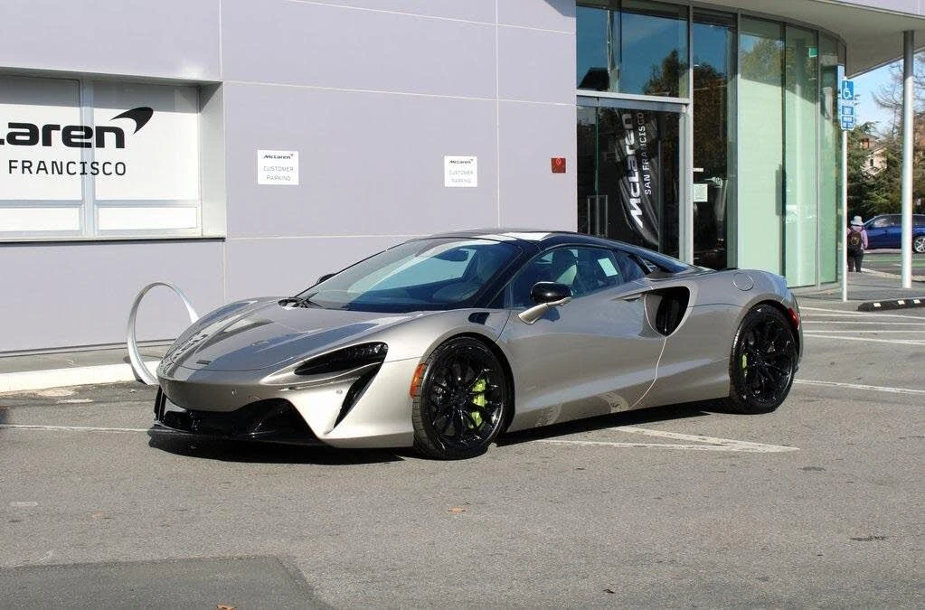 2026 McLaren Artura - Image 24 of 31