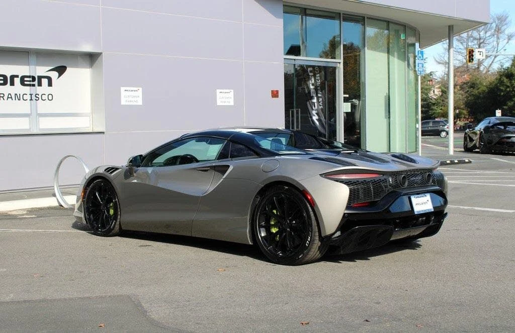 2026 McLaren Artura - Image 27 of 31