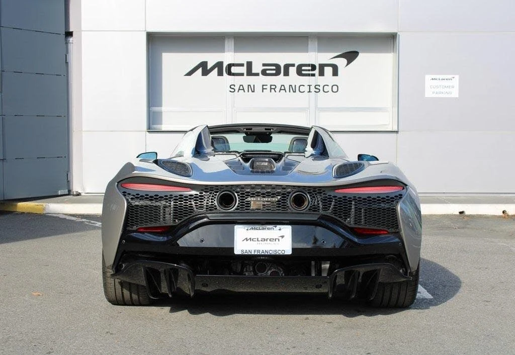 2026 McLaren Artura - Image 21 of 31