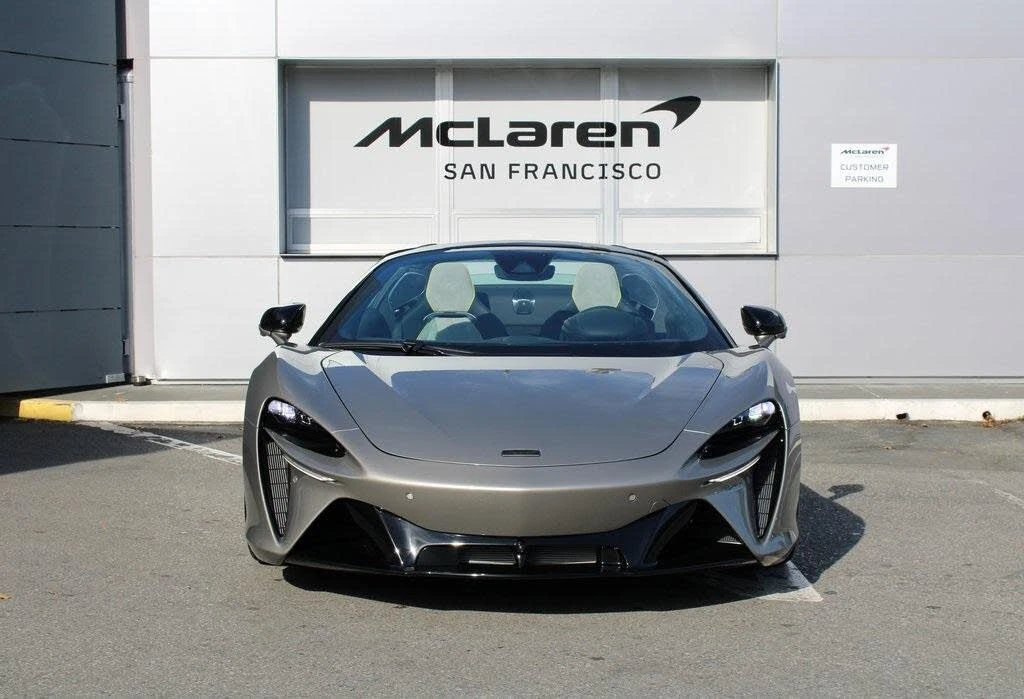 2026 McLaren Artura - Image 12 of 31
