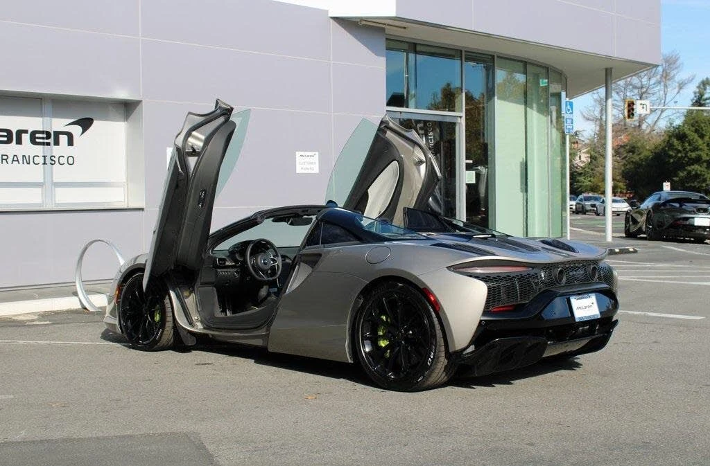 2026 McLaren Artura - Image 23 of 31