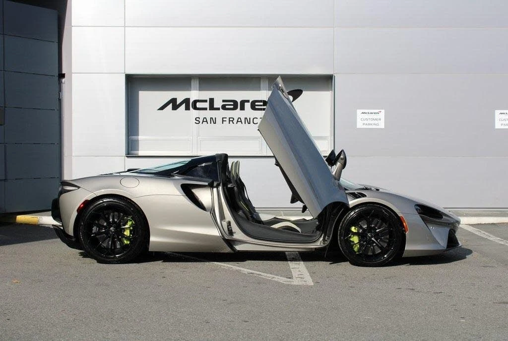 2026 McLaren Artura - Image 17 of 31