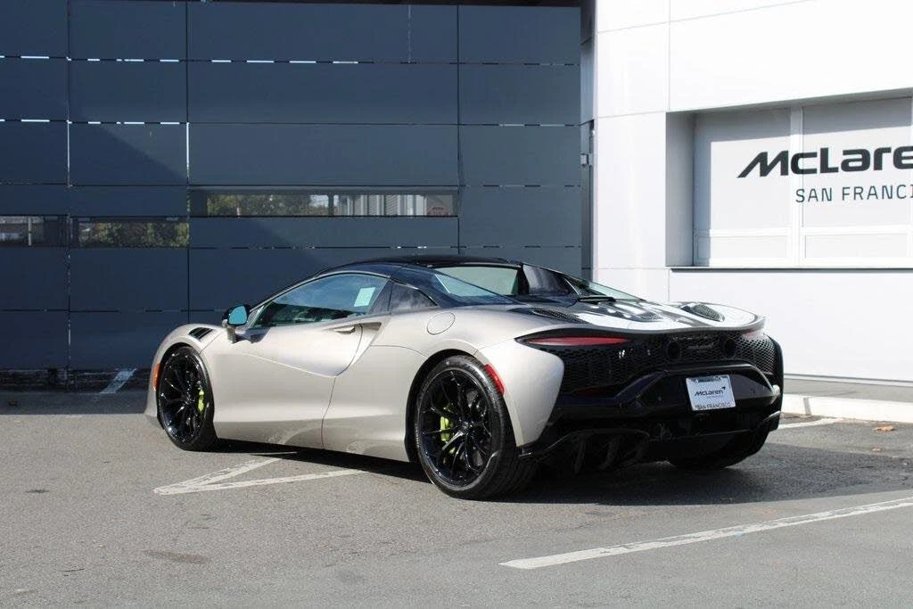 2026 McLaren Artura - Image 29 of 31