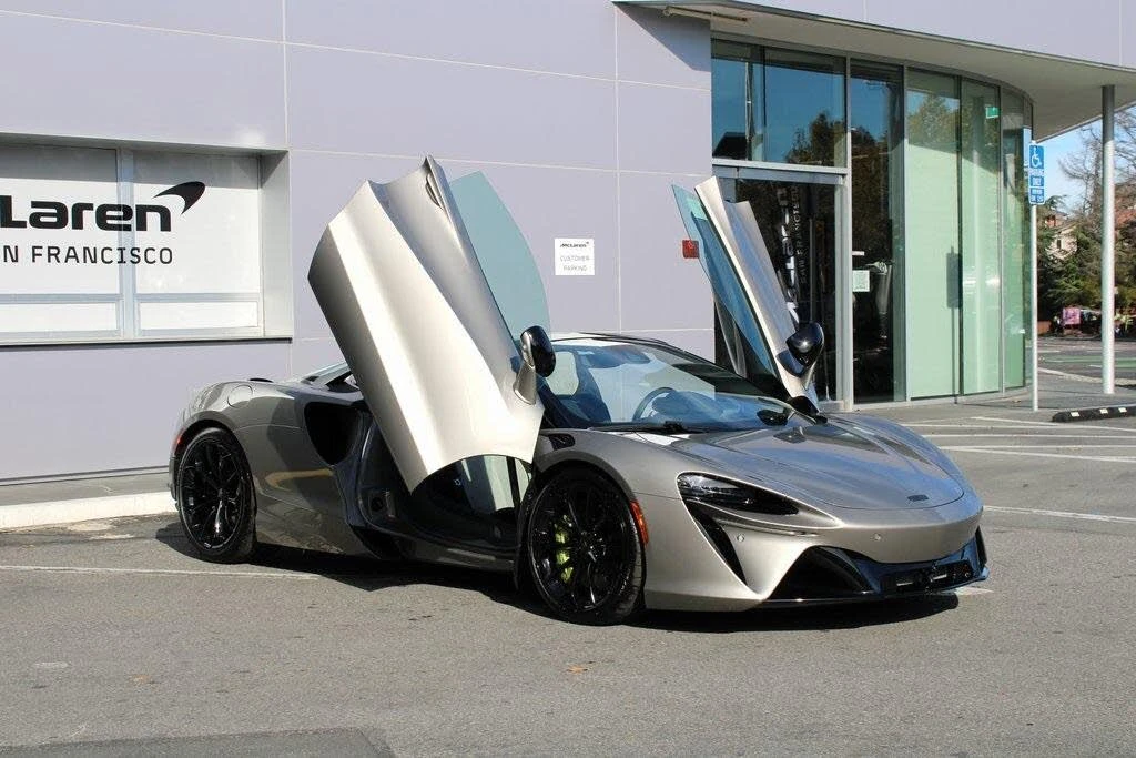 2026 McLaren Artura - Image 10 of 31