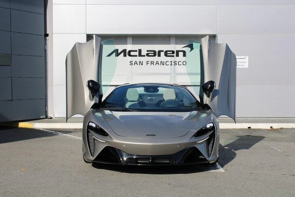 2026 McLaren Artura - Image 9 of 31