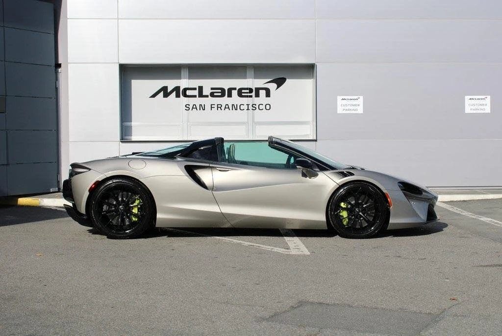2026 McLaren Artura - Image 5 of 31