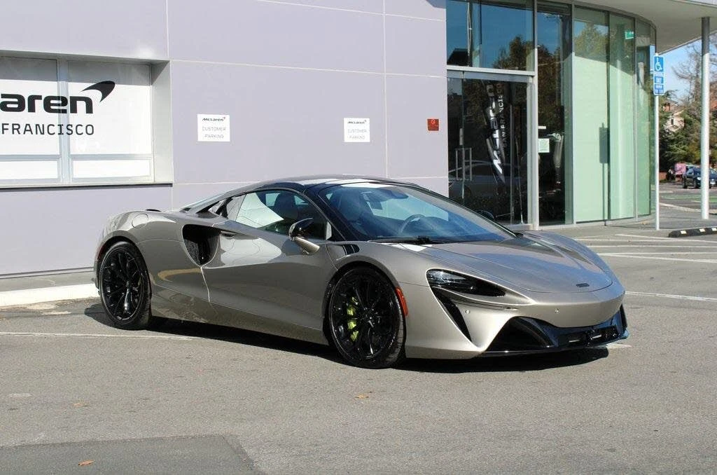 2026 McLaren Artura - Image 8 of 31