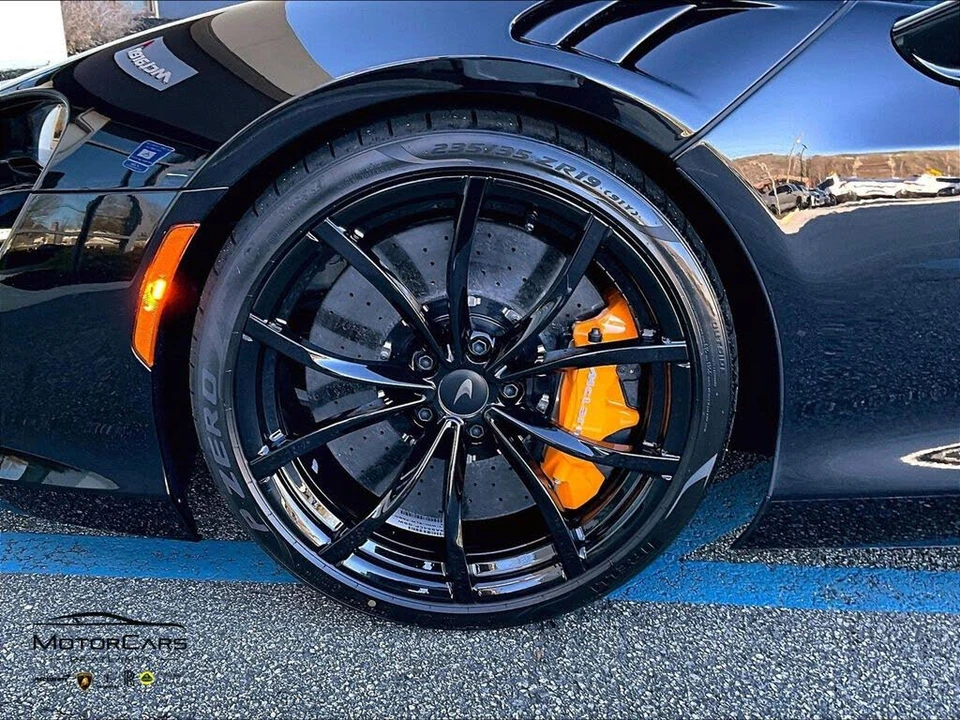 2026 McLaren Artura - Image 10 of 15