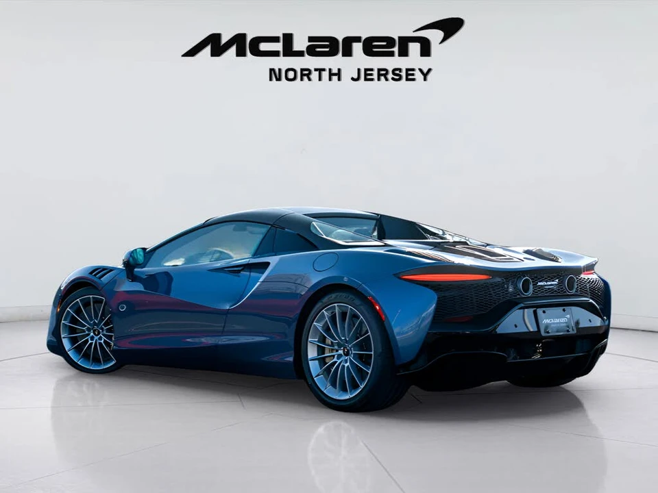 2026 McLaren Artura - Image 9 of 31