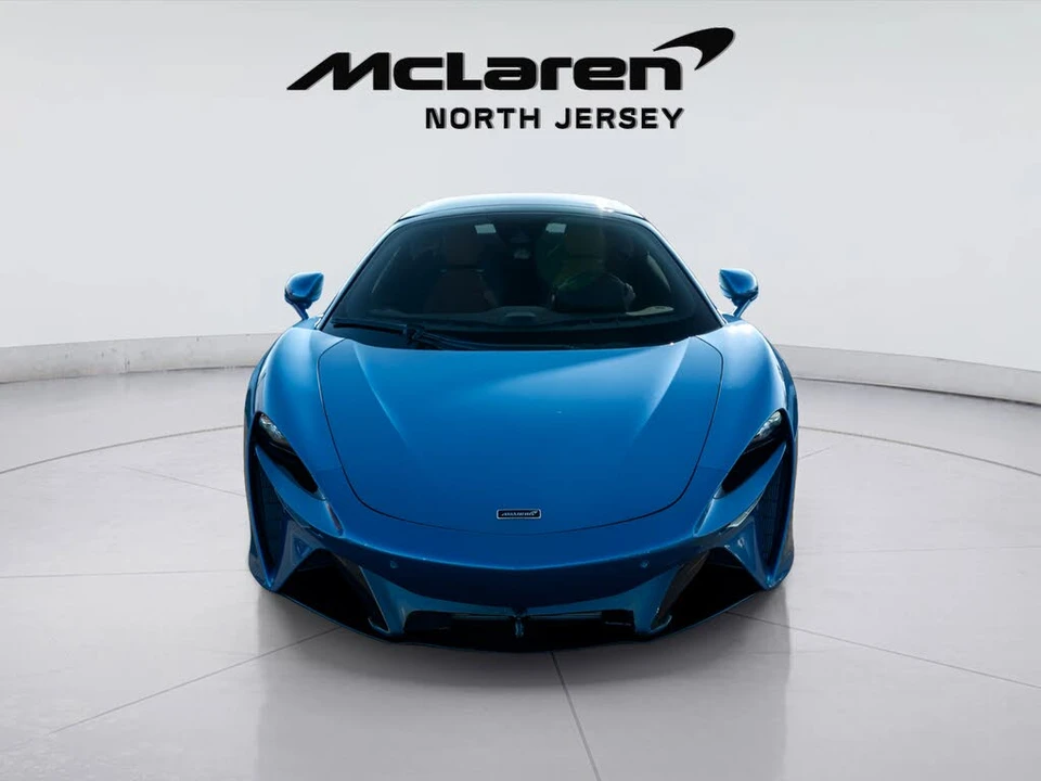 2026 McLaren Artura - Image 16 of 31