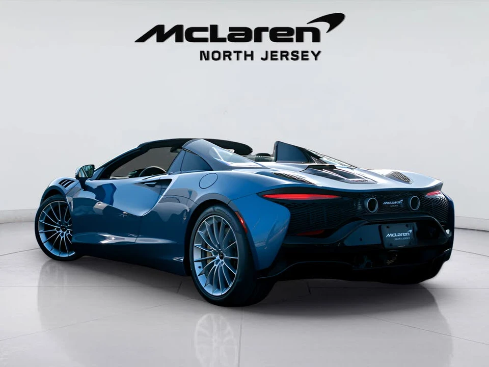 2026 McLaren Artura - Image 8 of 31