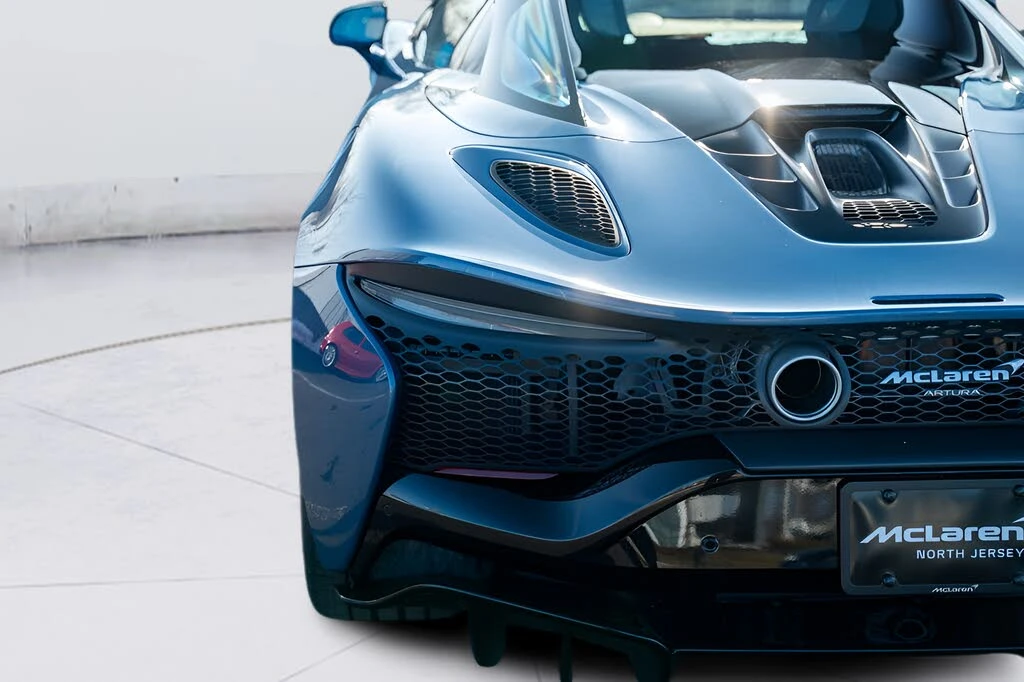 2026 McLaren Artura - Image 23 of 31