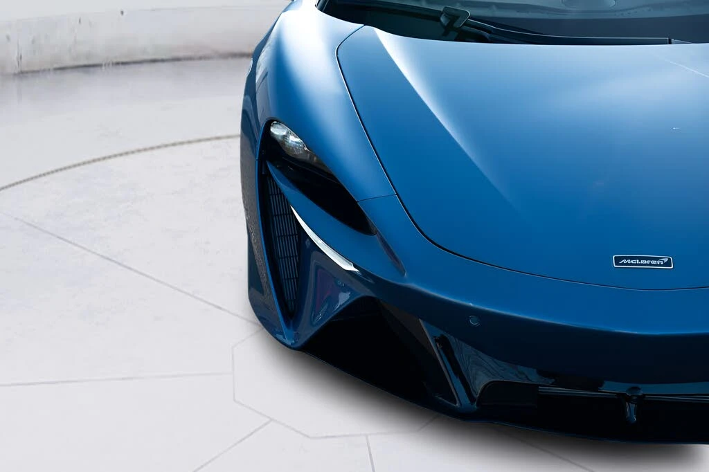 2026 McLaren Artura - Image 17 of 31
