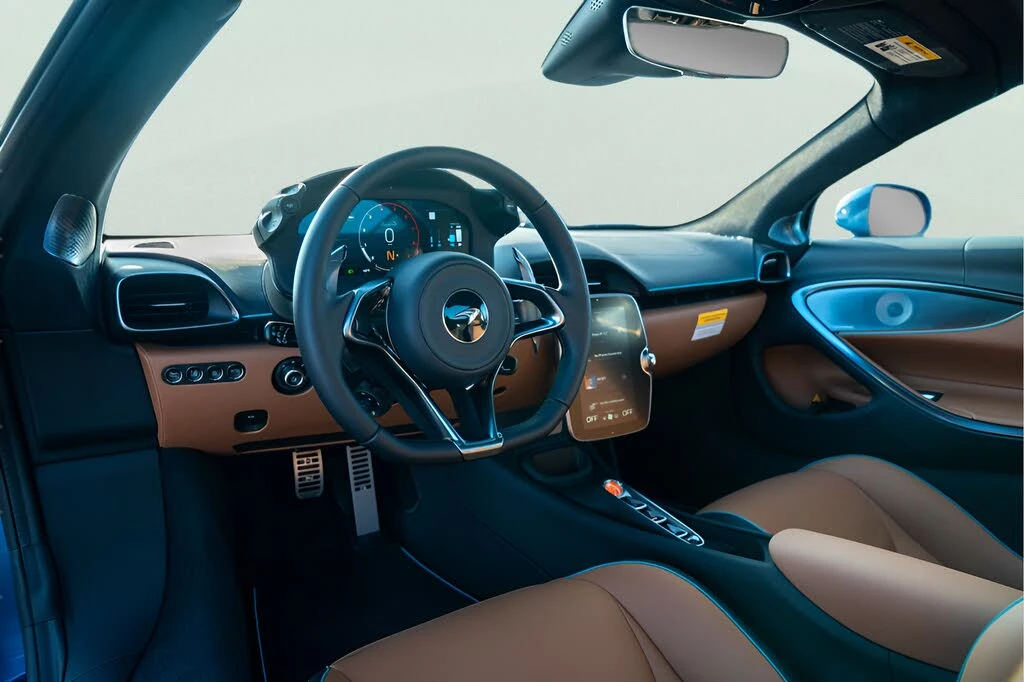 2026 McLaren Artura - Image 29 of 31