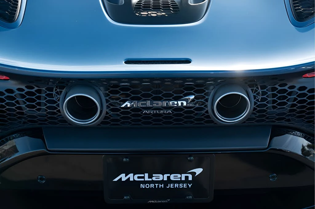 2026 McLaren Artura - Image 24 of 31