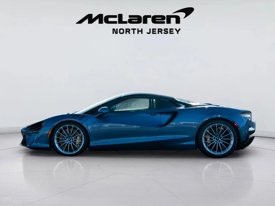 2026 McLaren Artura - Image 11 of 31