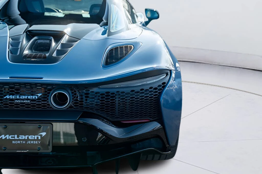 2026 McLaren Artura - Image 25 of 31