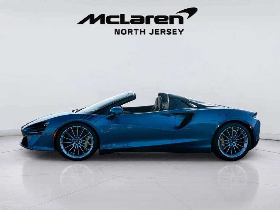 2026 McLaren Artura - Image 10 of 31