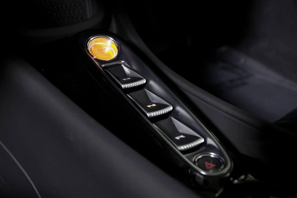 2026 McLaren Artura - Image 22 of 31