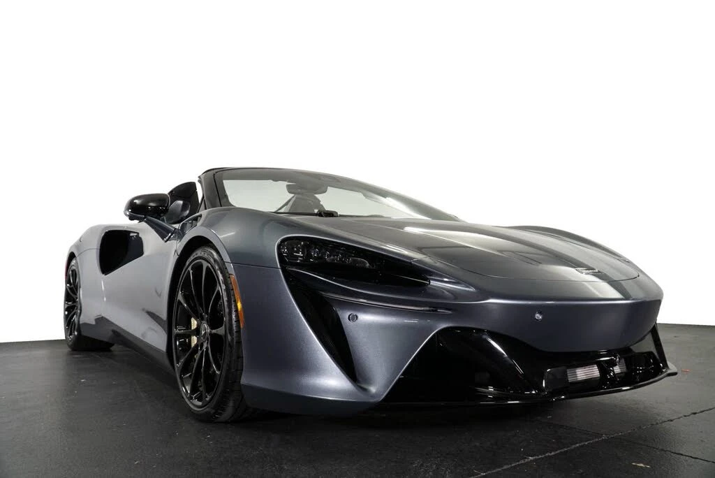 2026 McLaren Artura - Image 13 of 31