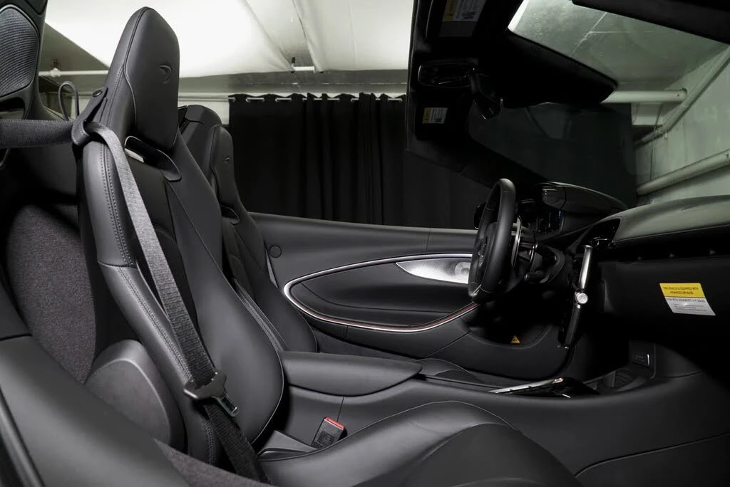 2026 McLaren Artura - Image 12 of 31