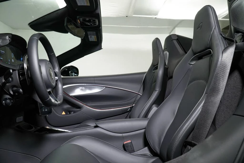 2026 McLaren Artura - Image 20 of 31