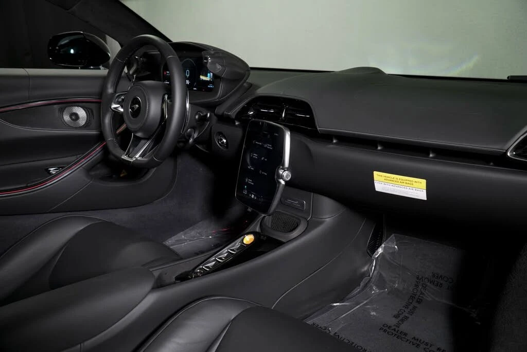 2026 McLaren Artura - Image 21 of 31