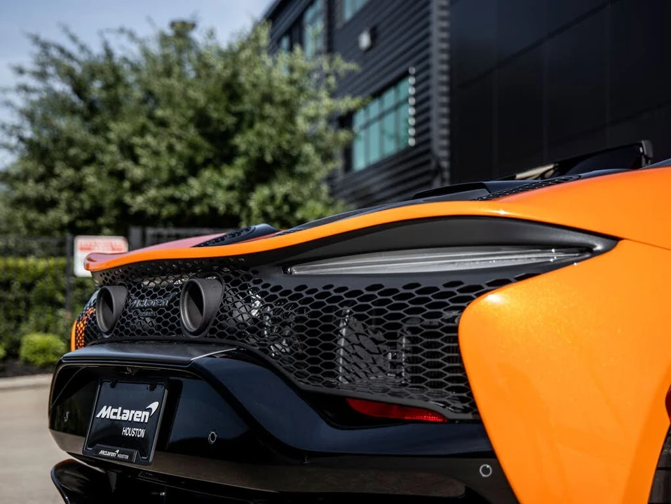 2026 McLaren Artura - Image 16 of 31