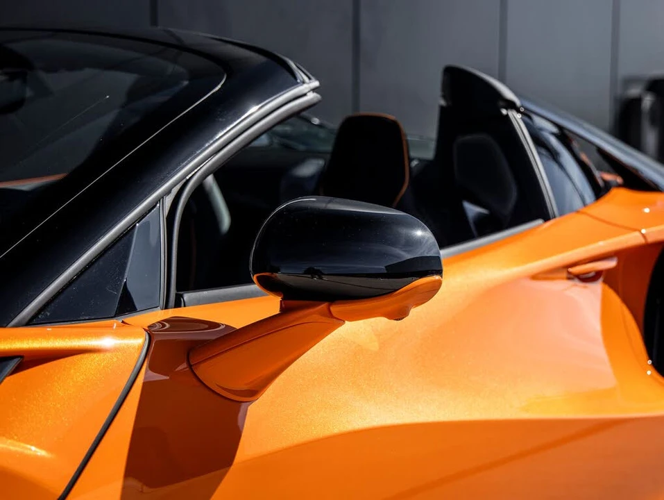 2026 McLaren Artura - Image 18 of 31