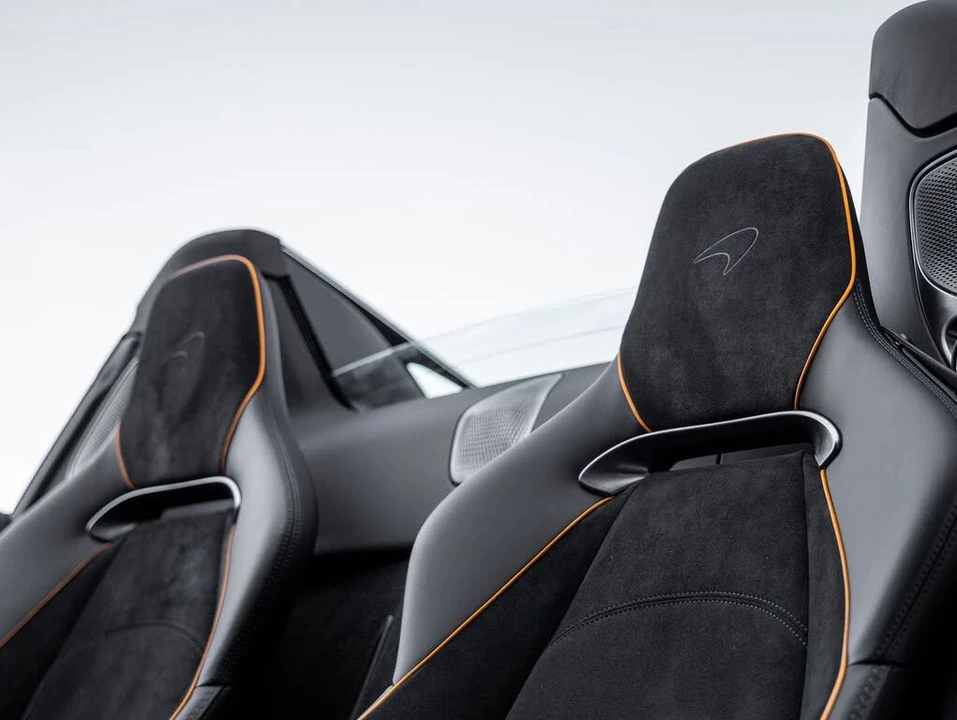 2026 McLaren Artura - Image 26 of 31