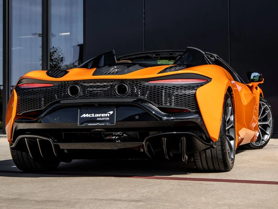 2026 McLaren Artura - Image 9 of 31