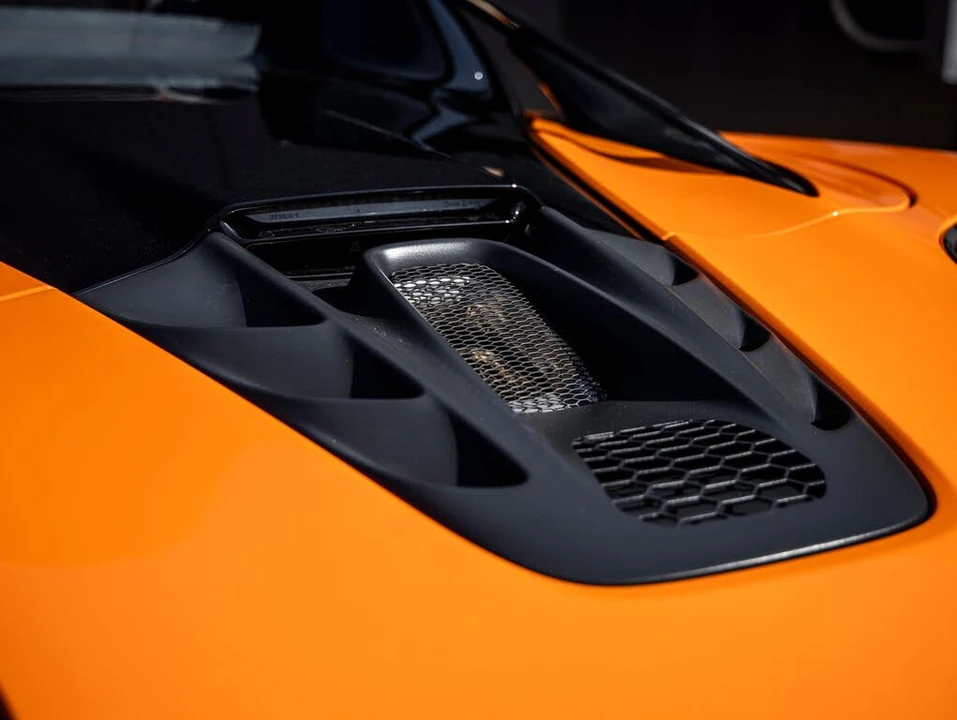2026 McLaren Artura - Image 15 of 31