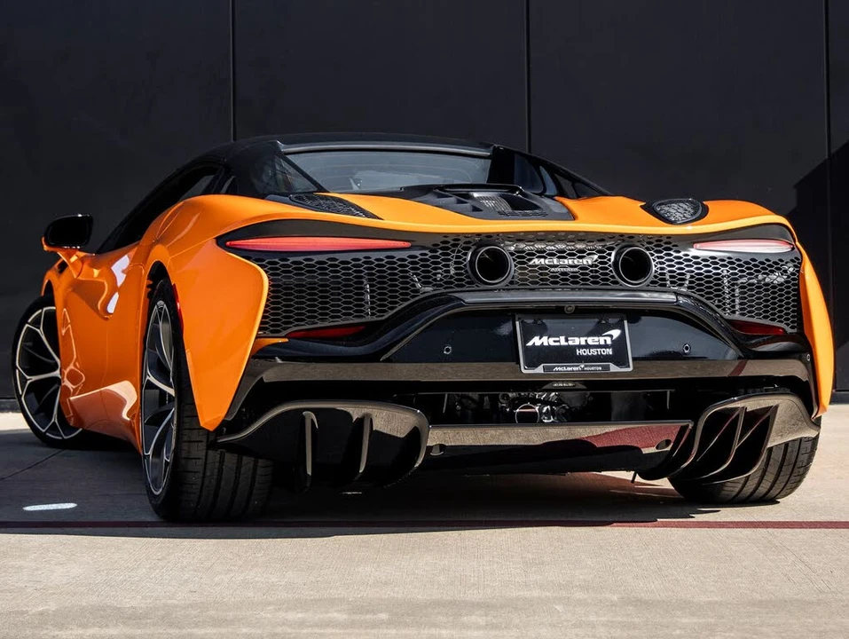 2026 McLaren Artura - Image 7 of 31