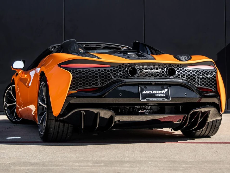2026 McLaren Artura - Image 8 of 31