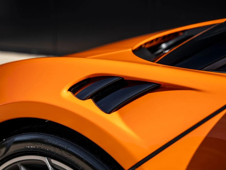 2026 McLaren Artura - Image 19 of 31