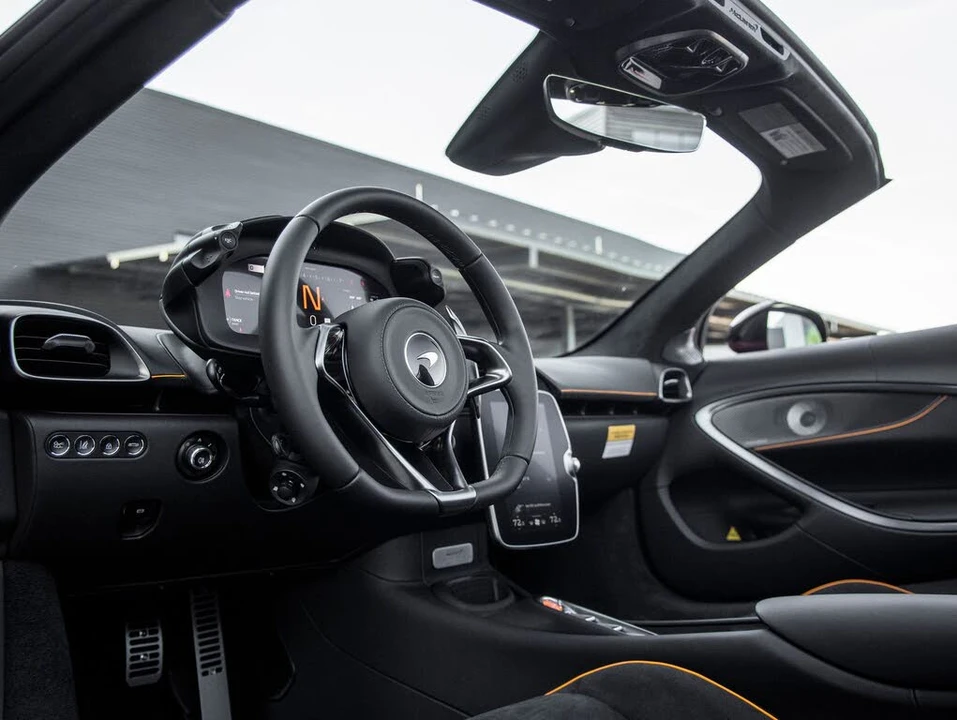 2026 McLaren Artura - Image 27 of 31