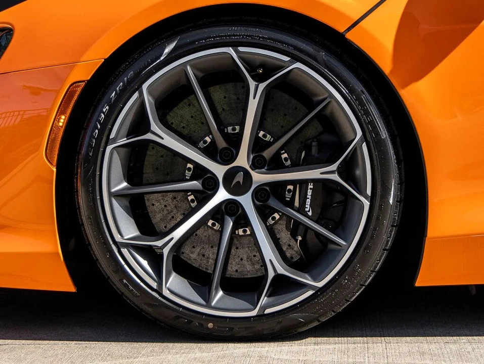 2026 McLaren Artura - Image 17 of 31