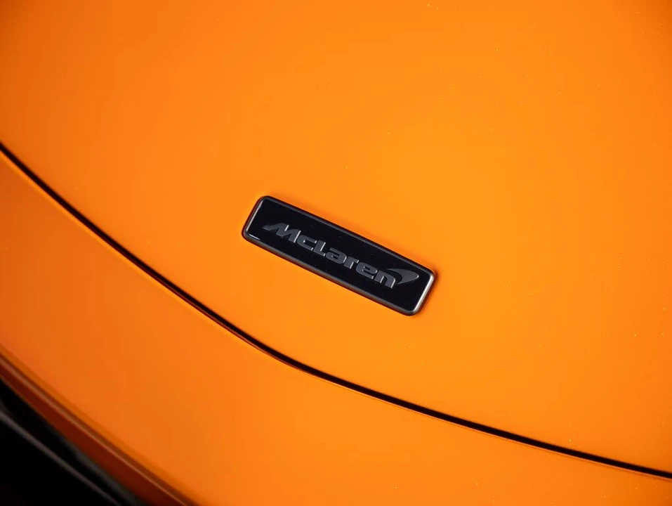 2026 McLaren Artura - Image 21 of 31
