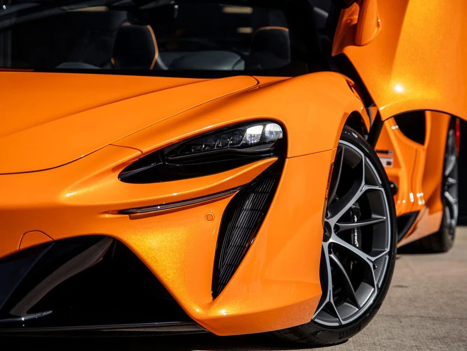 2026 McLaren Artura - Image 20 of 31