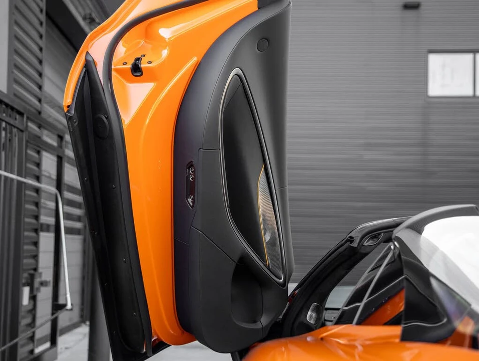 2026 McLaren Artura - Image 22 of 31