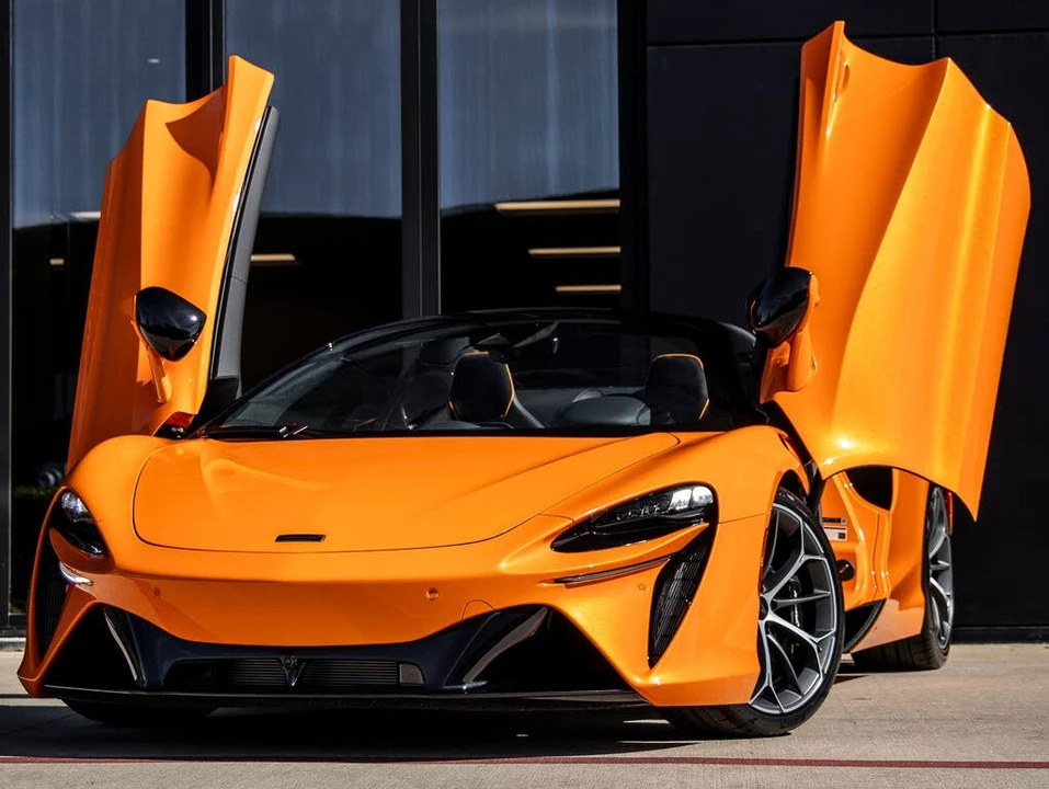 2026 McLaren Artura - Image 2 of 31
