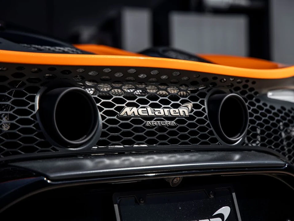 2026 McLaren Artura - Image 13 of 31