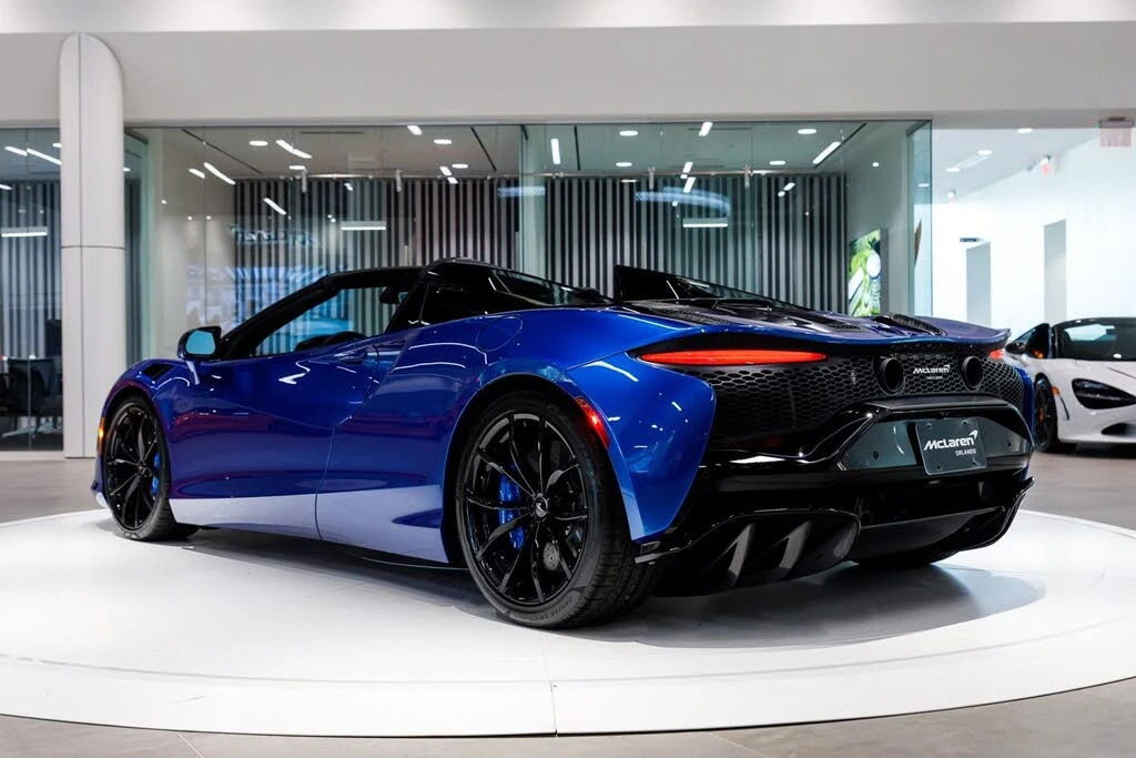 2026 McLaren Artura - Image 28 of 31