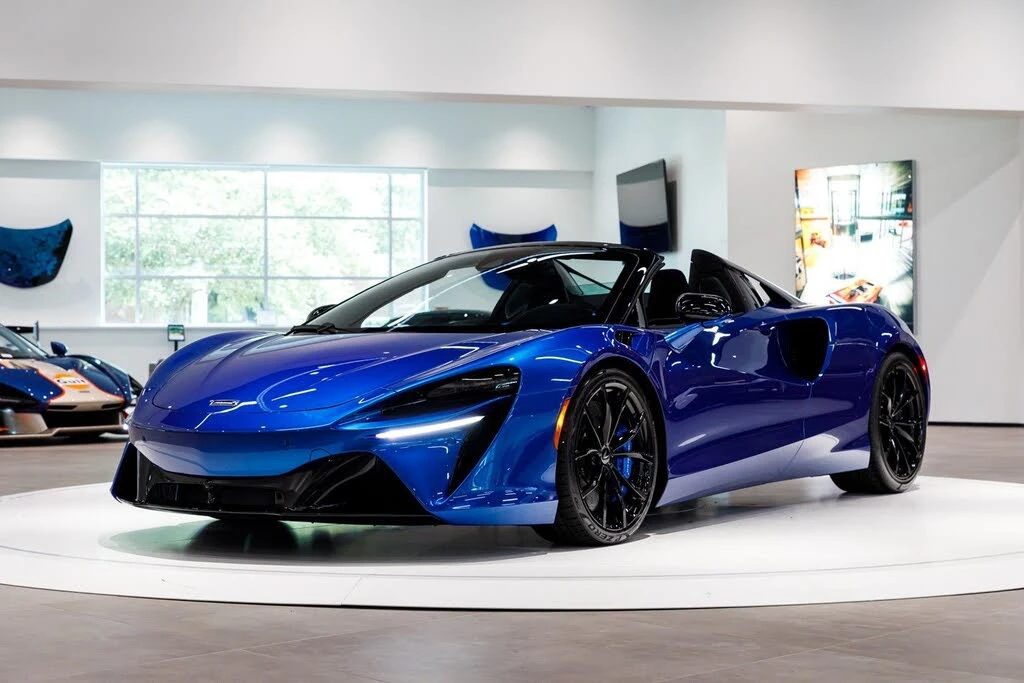 2026 McLaren Artura - Image 22 of 31