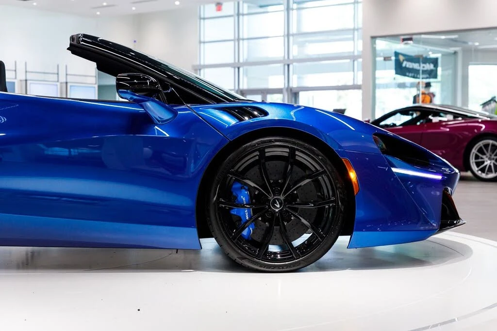 2026 McLaren Artura - Image 17 of 31