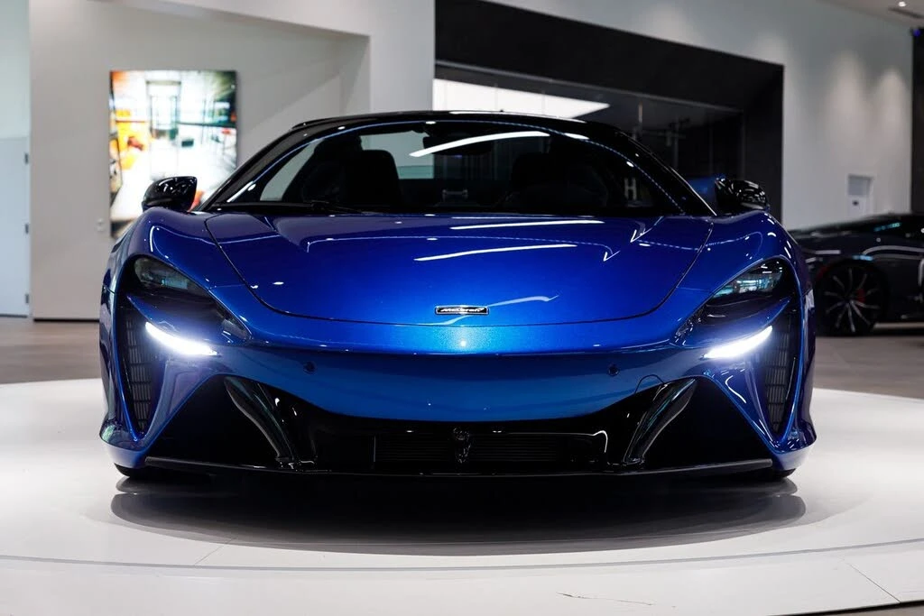 2026 McLaren Artura - Image 9 of 31