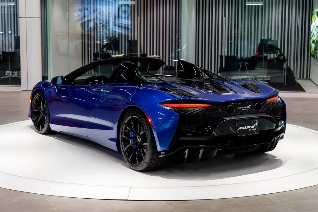 2026 McLaren Artura - Image 12 of 31
