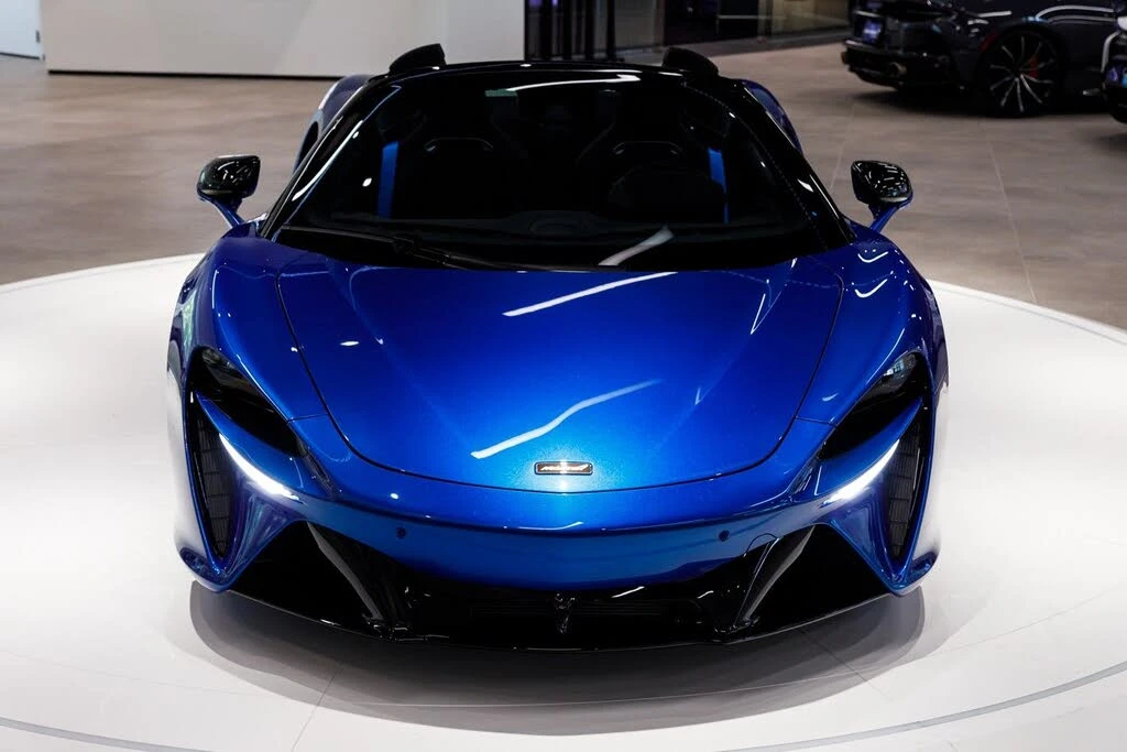 2026 McLaren Artura - Image 8 of 31