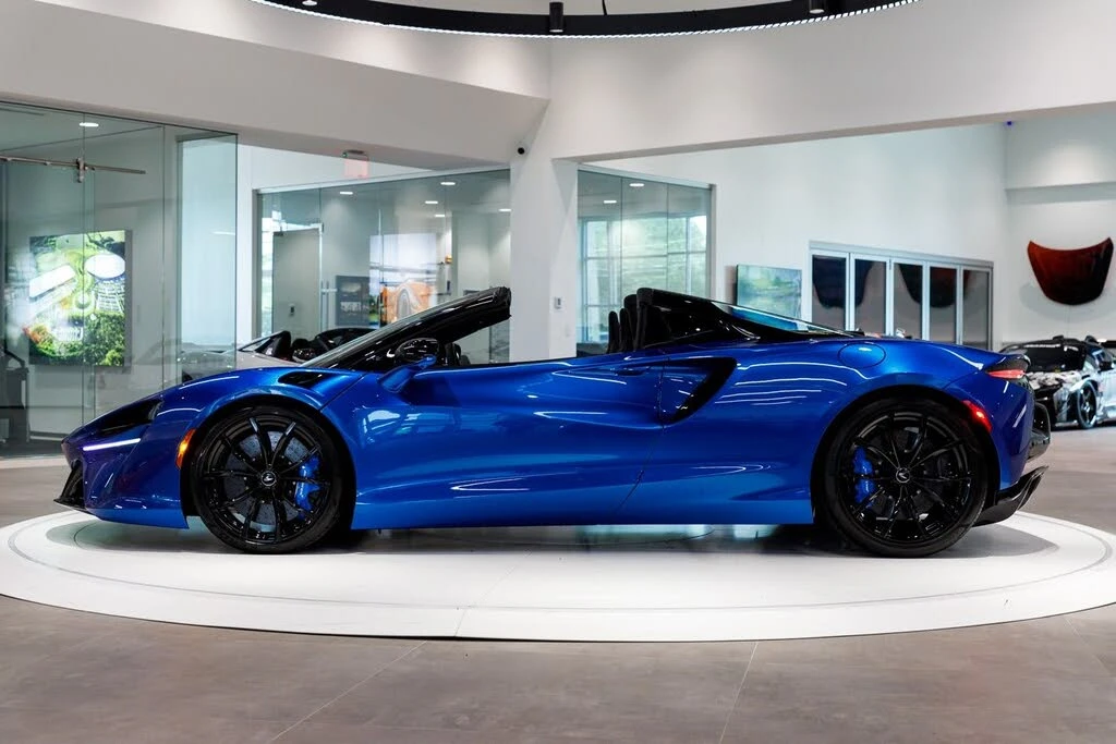 2026 McLaren Artura - Image 11 of 31